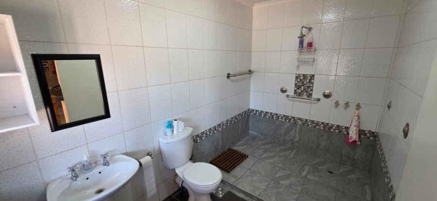 4 Bedroom Property for Sale in Collerville North West